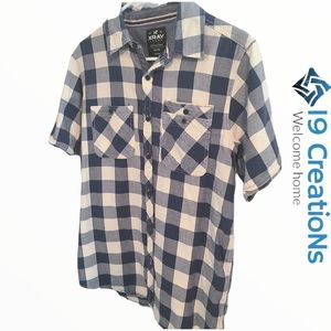 E.U.C Men's Short sleeve button slim fit- Medium